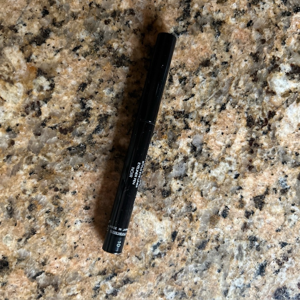 CHANEL Signature Black Eyeliner